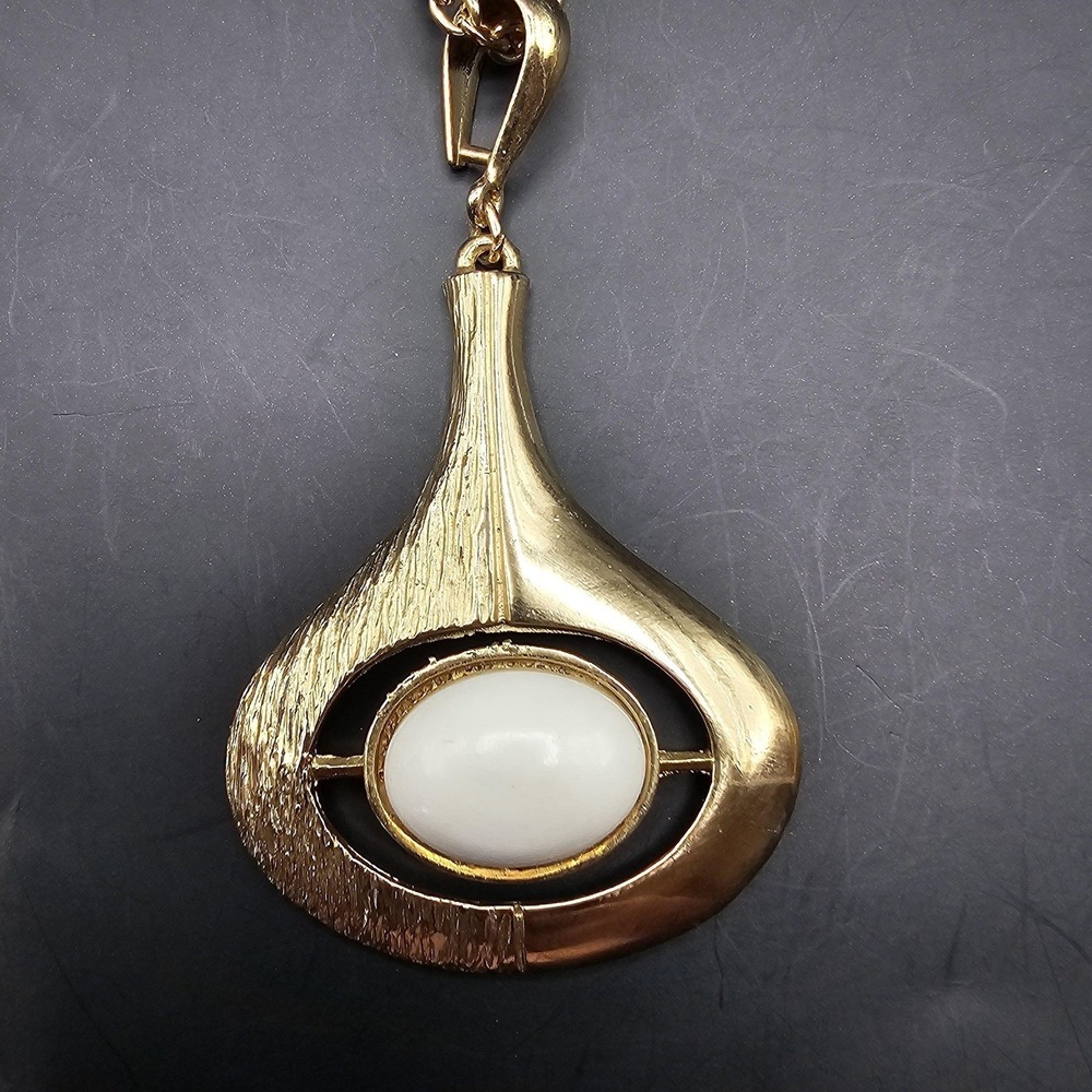 Vintage Retro Vessel Teardrop Pendant Necklace Cabochon Mixed Gold Tone 18.5in‎
